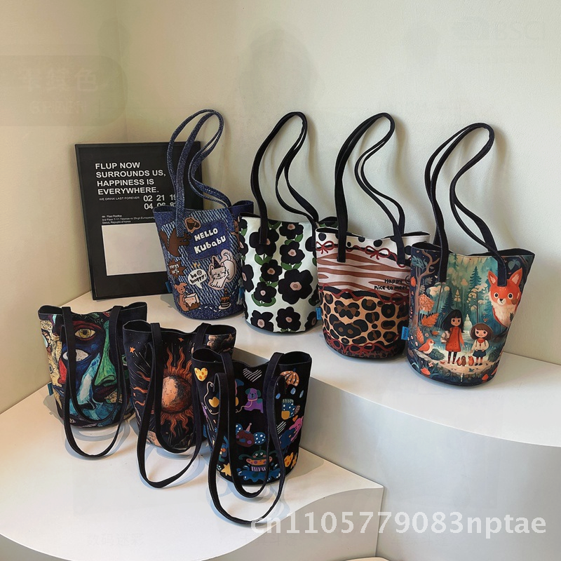 Interior Design Illustrated - Leopard Print Illustration Stitching Bucket Bag